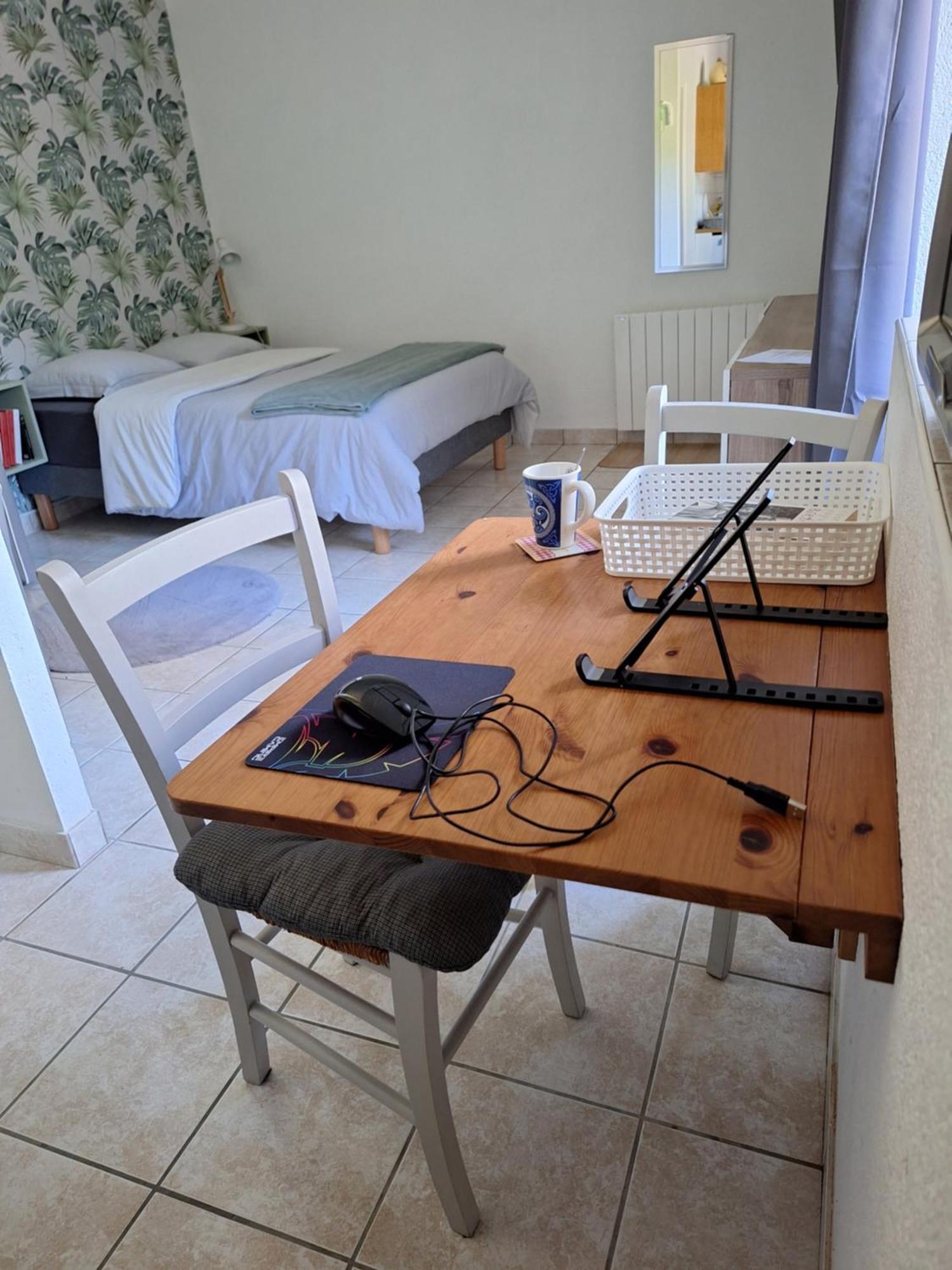 Apartment 11, Draps, Linge, Wifi # Longere Bretonne#morbihan